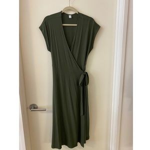 Size L Old Navy Wrap Dress.